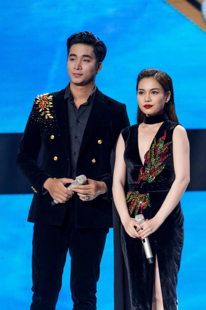 Giang Hồng Ngọc - H&ograve;a Minzy nắm tay nhau gi&agrave;nh giải nhất tuần đ&ecirc;m nhạc