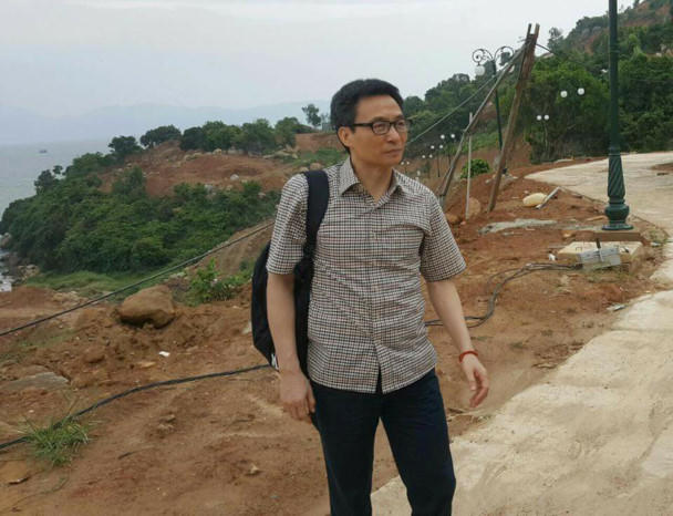 Trong chuyến thị sát lần này, Phó Thủ tướng chỉ đi cùng một số người thân cận, không có sự tham dự của lãnh đạo TP. Đà Nẵng. Ảnh: ST