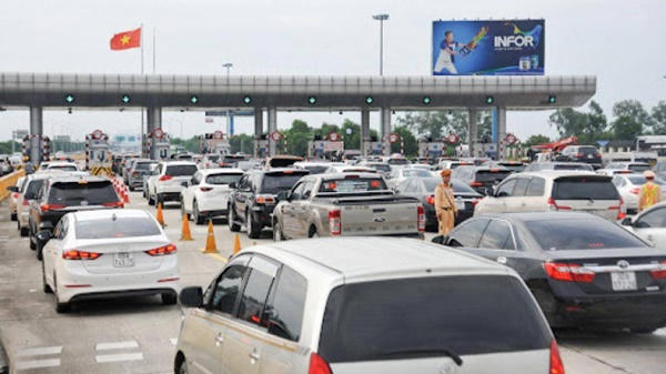 Bộ GTVT yêu cầu xả trạm khi ùn tắc tại trạm thu phí dịp Tết