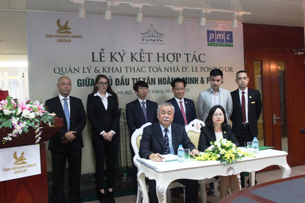 Đại diện Tập đoàn Tân Hoàng Minh và PMCC ký kết hợp đồng dịch vụ quản lý vận hành dự án D’. Le Pont D’or.