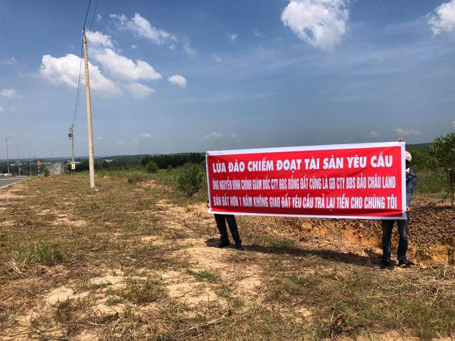 Các khách hàng bị lừa mua đất