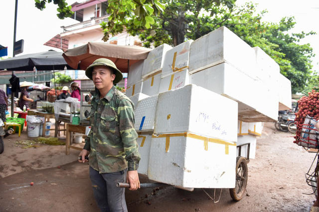 Thùng xốp để đóng hàng chuyển đi xa.