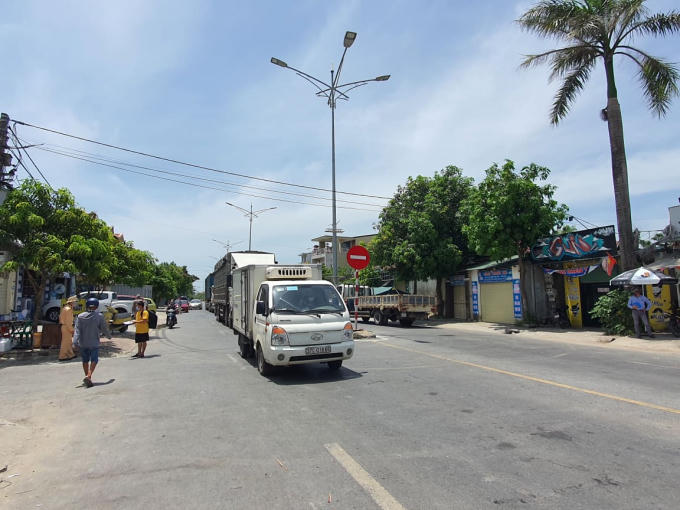 Cơ bản người dân chấp hành nghiêm Chỉ thị 16 - ảnh chụp tại điểm chốt phía Tây TP Vinh