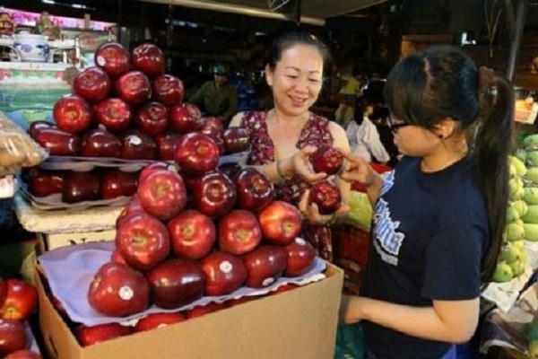Sợ thực phẩm bẩn, h&agrave;ng ngoại b&aacute;n đắt như t&ocirc;m tươi