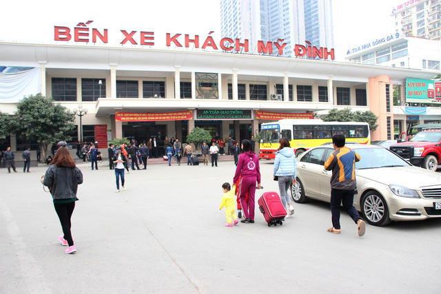 Bến xe Mỹ Đình khá thưa thớt.