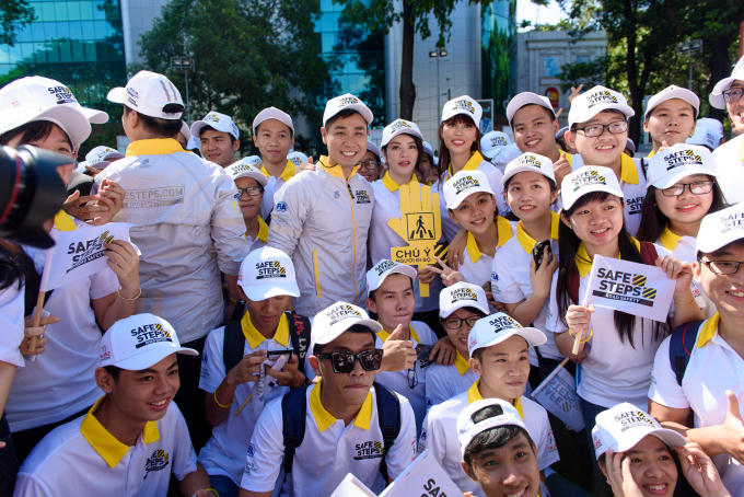 Dương Tử Quỳnh gây thu hút với đông đảo người hâm mộ bởi sự thân thiện của chị. Nguyên Khang chia sẻ, làm việc với Dương Tử Quỳnh rất thú vị vì sự thân thiện, ấm áp của chị trong mọi hoạt động. Chị thực sự là người truyền cảm hứng tuyệt vời đối với sự kiện. Sự kiện còn có sự tham gia của các nghệ sĩ như Lý Nhã Kỳ, để cổ vũ cho chương trình.