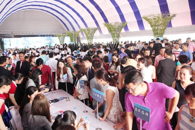 Hơn 1.000 khách hàng tham gia sự kiện.