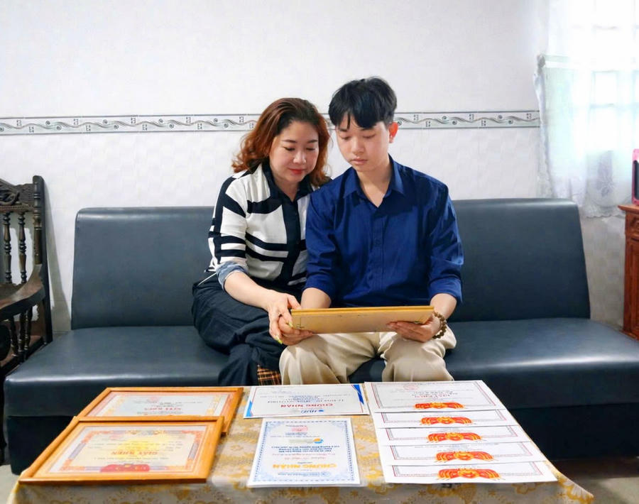 Những thành tích học tập, nghiên cứu khoa học tiêu biểu của Lê Minh Đề trong thời gian học tập tại Trường Đại học Công thương TP. Hồ Chí Minh.