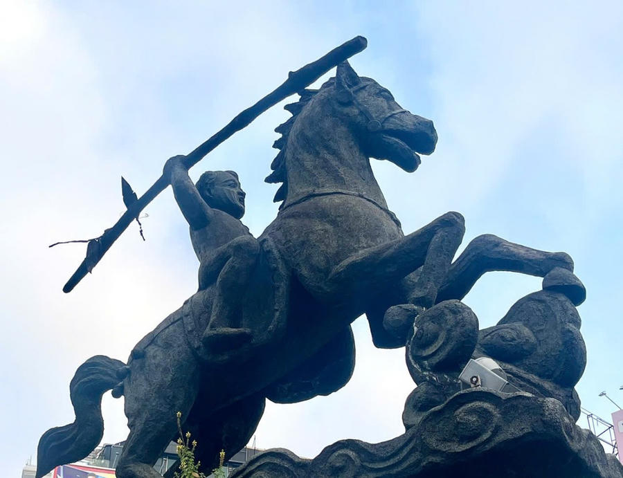 Tượng Thánh Gióng- tức Phù Đổng Thiên Vương.