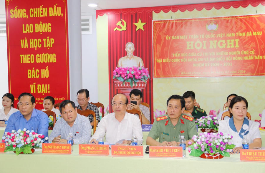 Thứ trưởng Bộ Tư pháp Phan Chí Hiếu cùng ứng cử viên ĐBQH khóa XVI và ứng cử viên đại biểu HĐND tỉnh nhiệm kỳ 2026–2031 - tham dự Hội nghị tiếp xúc cử tri.