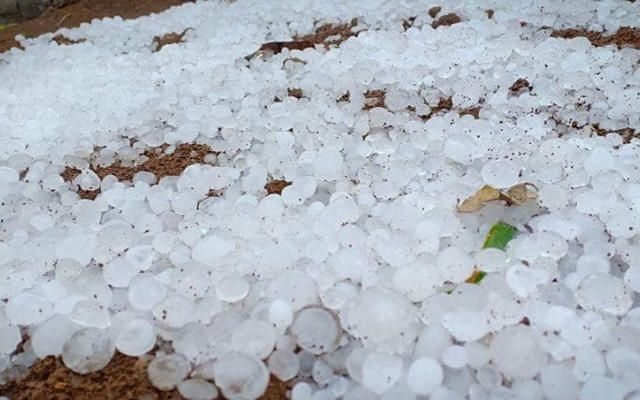 Mưa đá trút xuống huyện Đồng Văn, một người bị thương