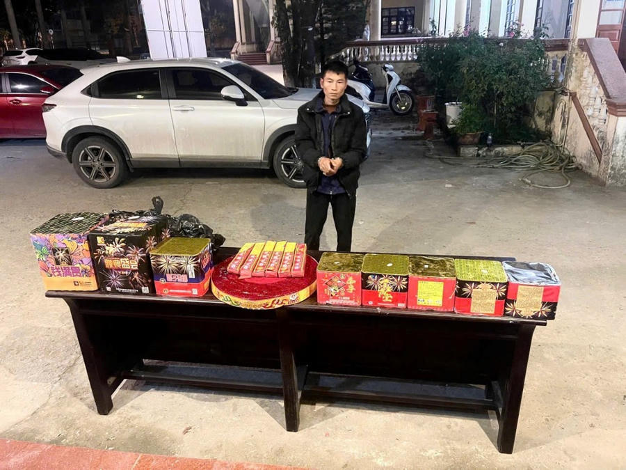 Đối tượng Phạm Ngọc Hà cùng tang vật vụ án.