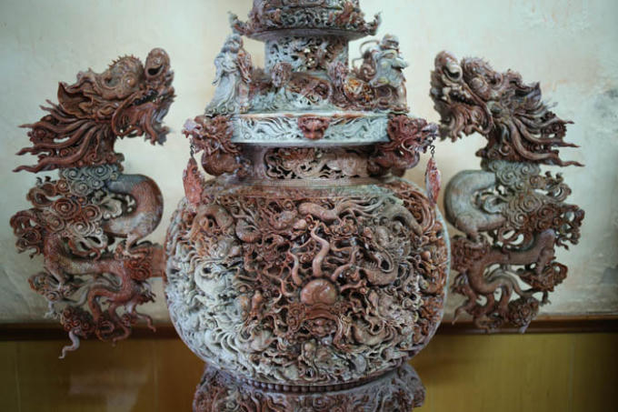 Loại đá làm nên 3 tác phẩm này là đá mỹ nghệ Pyrophyllite được đặt mua từ Quảng Ninh.