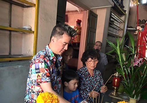 H&eacute; lộ nguy&ecirc;n nh&acirc;n khiến mẹ Đ&agrave;m Vĩnh Hưng l&acirc;m cảnh nợ nần