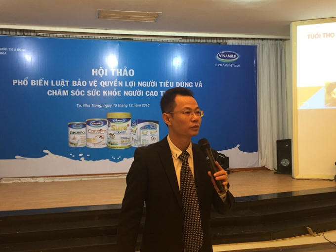 Tiến sĩ Nguyễn Hoàng Lê - Giảng viên học viện Quân Y, Bác sĩ chuyên khoa gan mật bệnh viện 103, Hà Nội chia sẻ về sức khỏe và dinh dưỡng hợp lý cho người cao tuổi tại hội thảo do Vinamilk tổ chức.