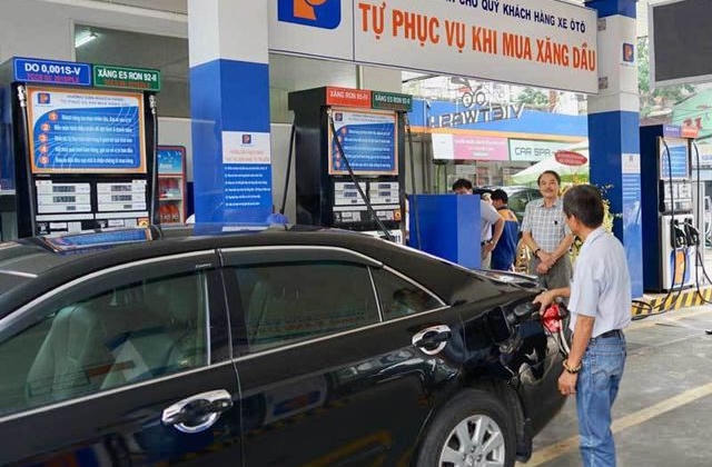 Đại gia ngoại dòm ngó