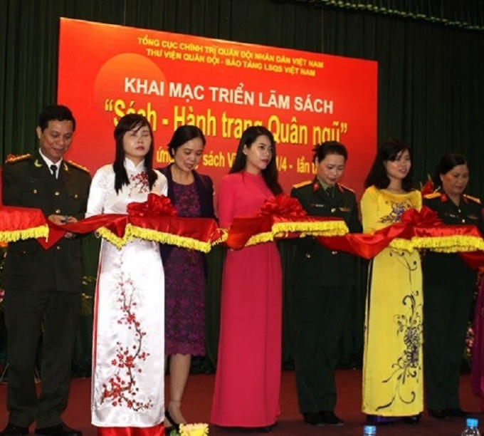 Lễ cắt băng khai mạc triển lãm. ảnh: Internet