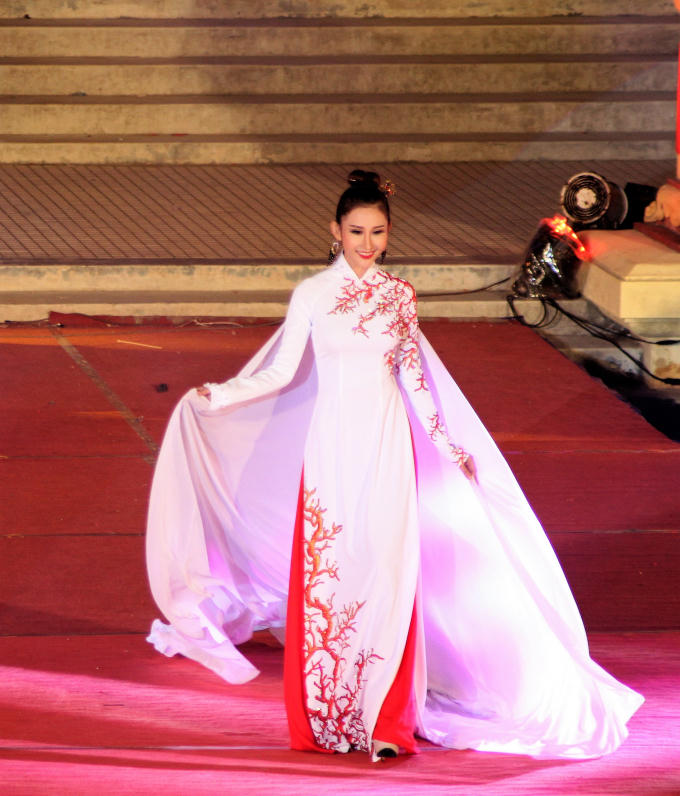 Festival Huế 2018: “Huế Vàng Son”, độc đáo áo dài xưa