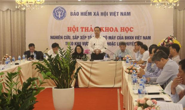 Thứ trưởng Bộ Tư pháp Trần Tiến Dũng phát biểu tại Hội thảo.