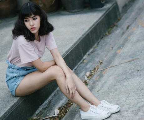 Runna được nhiều người đánh giá là hot girl mang vẻ đẹp lạ, càng nhìn càng thu hút.
