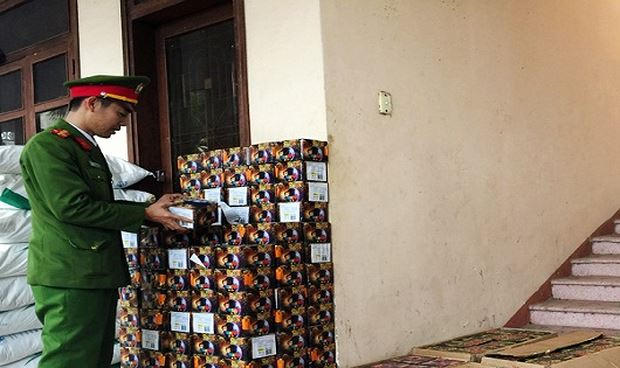 Số pháo lậu bị nhà chức trách thu giữ.