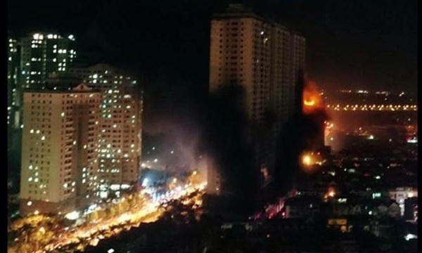 Vụ cháy tại KĐT Xa La hồi tháng 10/2015, khiến hàn ngàn người dân đến nay vẫn không khỏi khiếp vía.