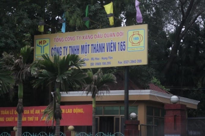 Trụ sở công ty TNHH MTV 165 (Tổng công ty Xăng dầu quân đội) tại thị trấn Bần Yên Nhân (huyện Mỹ Hào, tỉnh Hưng Yên) – nơi xảy ra vụ việc tuồn gần 9.000 lít xăng máy bay ra bên ngoài tiêu thụ trái phép.