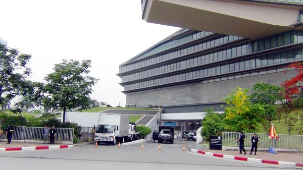 An ninh quanh khách sạn Marriott được thắt chặt. (Ảnh: Dân trí)