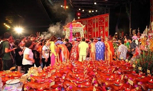 Lễ giỗ Tổ nghiệp tại nhà thờ Tổ do Hoài Linh xây dựng ở TP HCM.