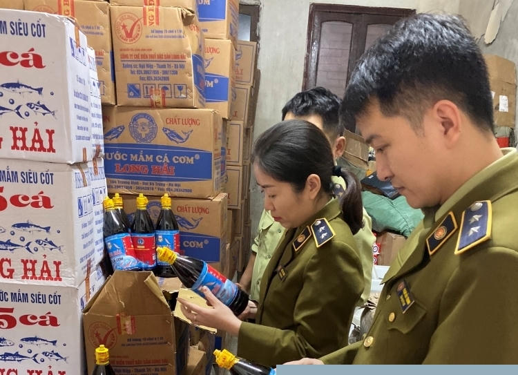 Hơn 3.000 chai nước mắm do Công ty TNHH Chế biến thuỷ đặc sản Long Hải sản xuất là hàng giả.