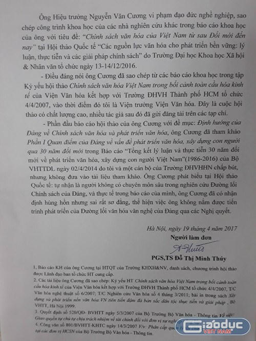 Đơn tố cáo ông Nguyễn Văn Cương, Hiệu trưởng Trường Đại học Văn hóa Hà Nội vi phạm đạo đức nghề nghiệp, sao chép công trình khoa học của các nhà nghiên cứu khác. Ảnh Trần Việt.
