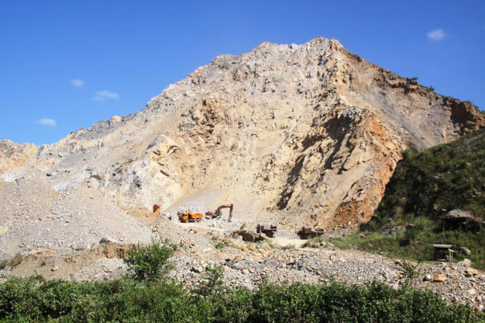 Ảnh khai thác mỏ đá. Báo Thanh Niên