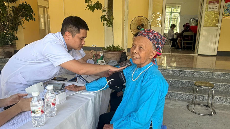Nhiều hoạt động hướng về cộng đồng được triển khai như khám, chữa bệnh miễn phí cho người dân khu vực biên giới