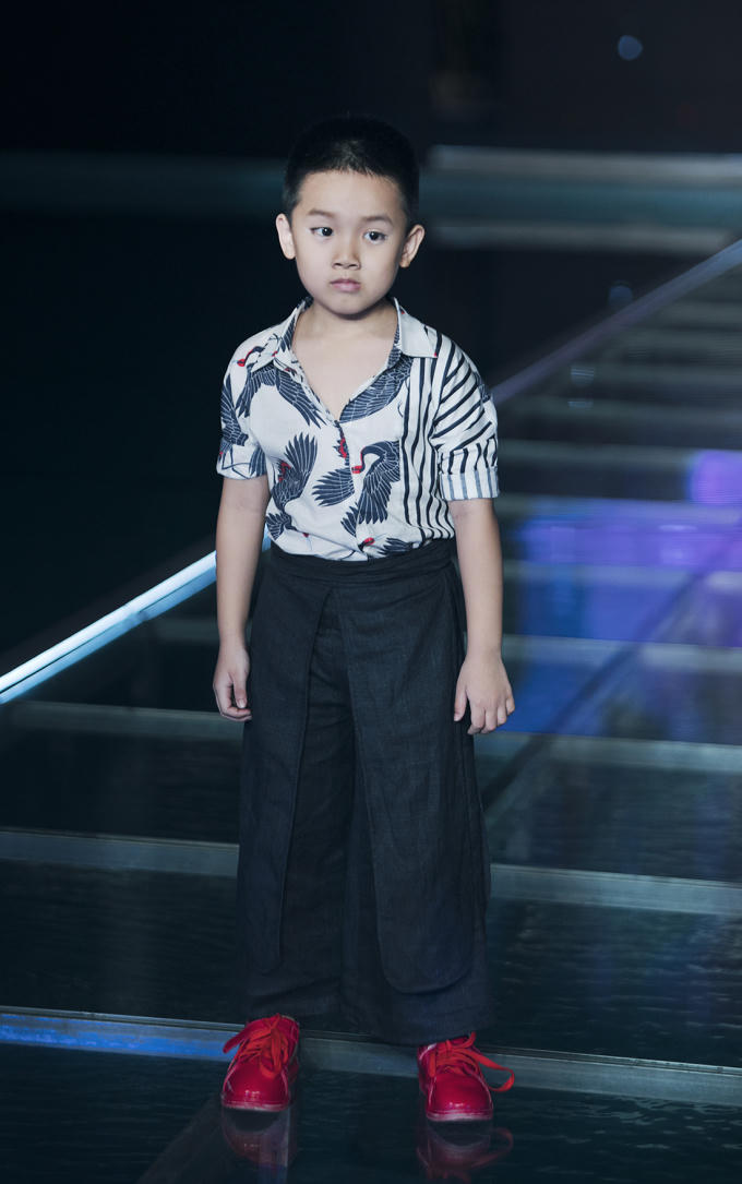 Bên cạnh võ phục Kendo, Kimono truyền thống cũng được phát triển và kết hợp với chân váy chiffon và quần, cùng kỹ thuật mix nhiều layer tạo nên tổng thể độc đáo, hài hoà giữa truyền thống với hiện đại.