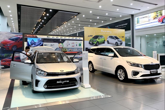 Lượng xe bán cuối năm tăng vọt, đặc biệt là ô tô sản xuất, lắp ráp trong nước