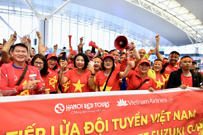 Ngay sau khi đội tuyển Việt Nam đ&aacute;nh bại Philippines để lọt v&agrave;o trận&nbsp;chung kết AFF Cup 2018, đ&atilde; c&oacute; rất nhiều nh&oacute;m cổ động vi&ecirc;n l&ecirc;n kế hoạch để di chuyển sang Malaysia tiếp th&ecirc;m sức mạnh cho đội tuyển Việt Nam gi&agrave;nh chiến thắng.