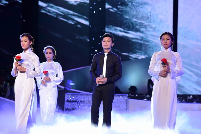 Khán giả “choáng váng” trước màn hát live cực “đỉnh” của Mạnh Quỳnh