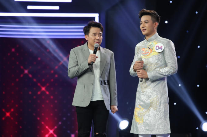 Vừa h&aacute;t vừa tr&igrave;nh diễn bộ sưu tập thời trang, trai đẹp g&acirc;y n&aacute;o loạn Giọng Ca B&iacute; Ẩn