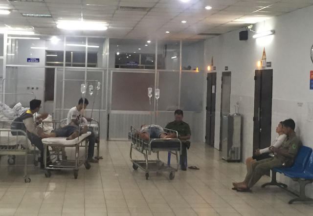 Công an túc trực tại bệnh viện.