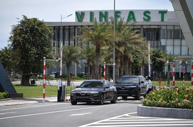 Truy tố ba bảo vệ táo tợn trộm 3 xe ô tô Vinfast