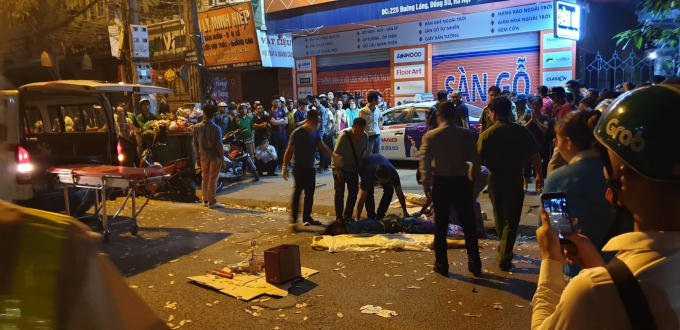 Hiện trường vụ tai nạn khiến nữ lao công tử vong tại đường Láng.