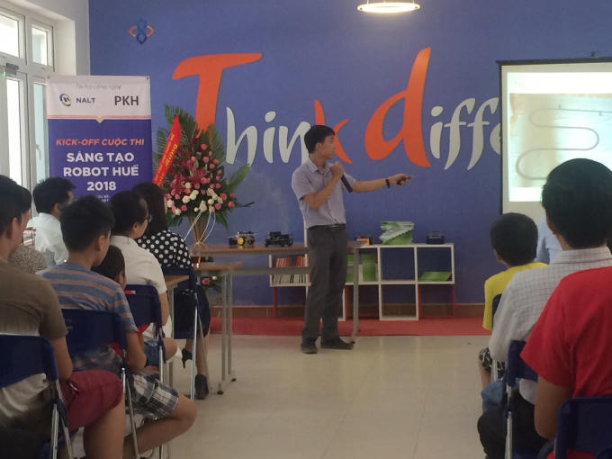 Phát biểu ra mắt cuộc thi Sáng tạo robot Huế 2018.