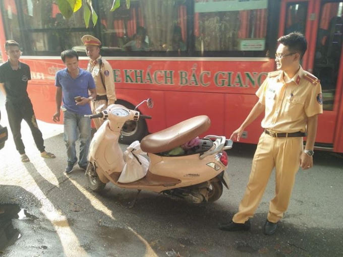 Lực lượng chức nâng nhanh chóng có mặt giải quyết sự việc.