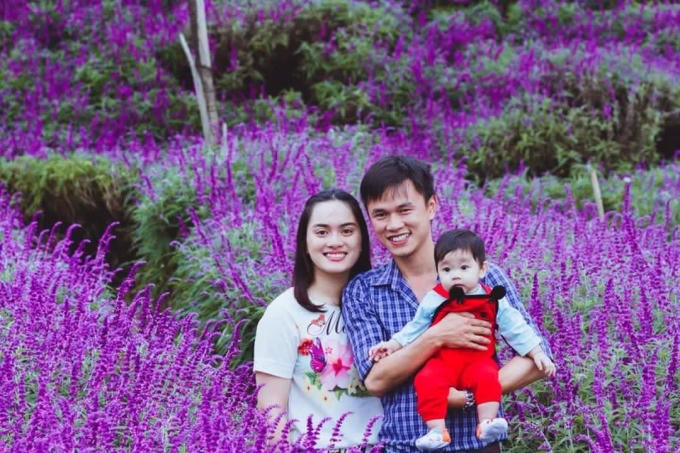 Những khoảnh khắc đáng nhớ tại cánh đồng hoa của gia đình bạn Thanh Vân. Ảnh: Nguyễn Thắng.
