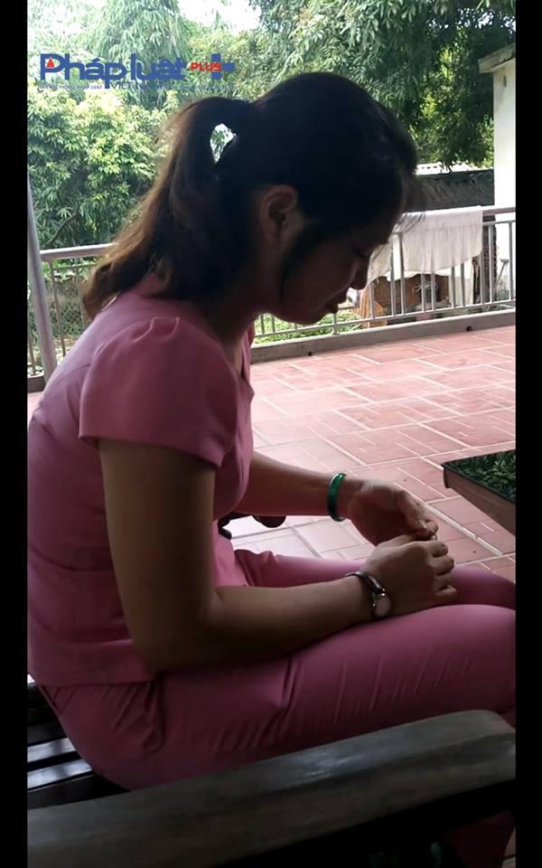 Cô giáo Trần Thị Minh Huyền đang  xin gia đình anh Bắc được giải quyết theo hướng "tình cảm" (ảnh cắt từ video).