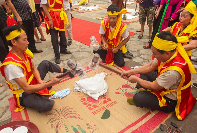 Rộn ràng hội thi gói, nấu bánh chưng bánh giầy