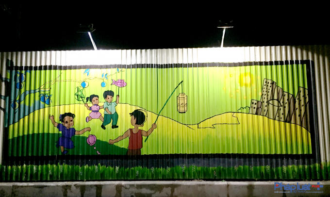 Cảnh thiếu nhi rước đèn chơi trăng.