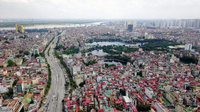 Mặt tiền nhiều thành phố bị băm nát bởi tình trạng chia lô, nhà ống dày đặc.