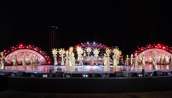 Chương trình nghệ thuật hoành tráng, đặc sắc.