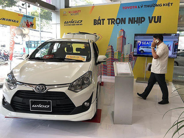 Nhiều đại lý lấy lý do không có xe nên yêu cầu người mua phải mua thêm gói phụ kiện nếu muốn kịp có xe đi vào dịp Tết.